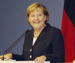 Merkel Gülü kutladı