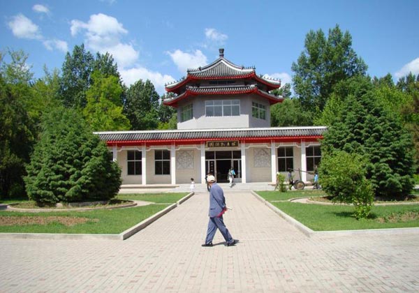 dongcunrui cemetery of revolutionary martyrs in chengde