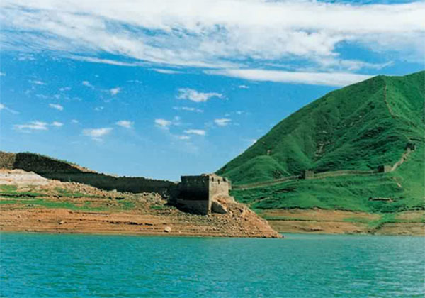 panlong-lake-in-beyond-the-great-wall-pictures
