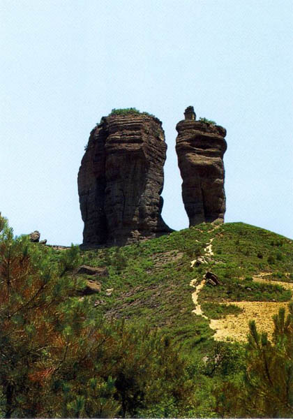 Chengde Pictures of The Twin Colossals